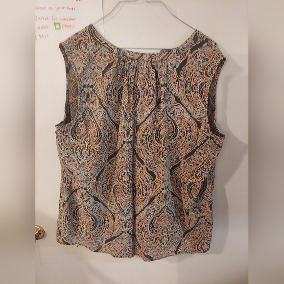 Liz Claiborne EUC Sleeveless Paisley print top for women. Perfect for warm days! - Picture 5 of 6